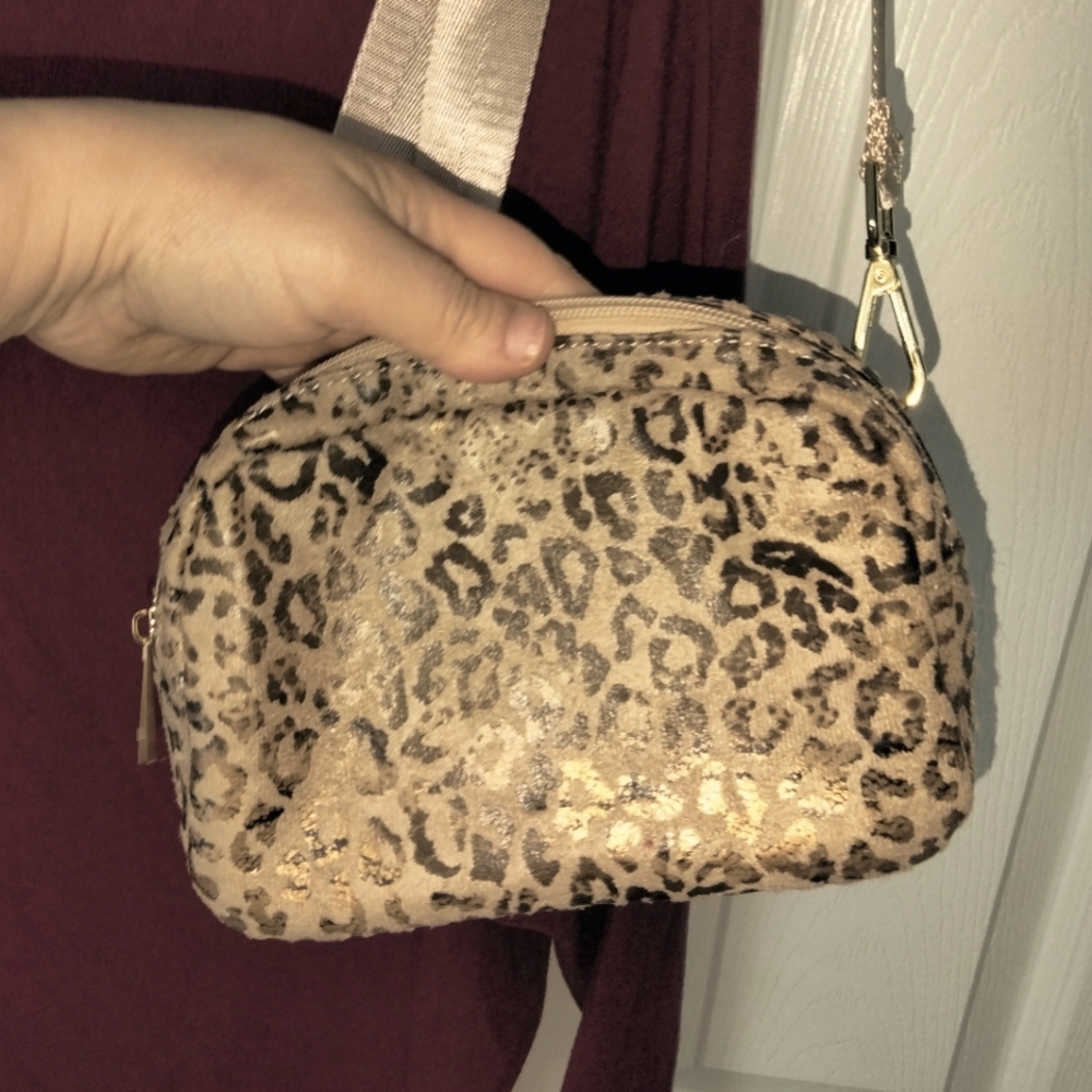 Leopard Print Women's BeltBag By Thomas & Lee Company New With Tags Metallic